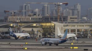 טיסת החילוץ מסעודיה נחתה בנתב"ג: כך התקבלו הנוסעים