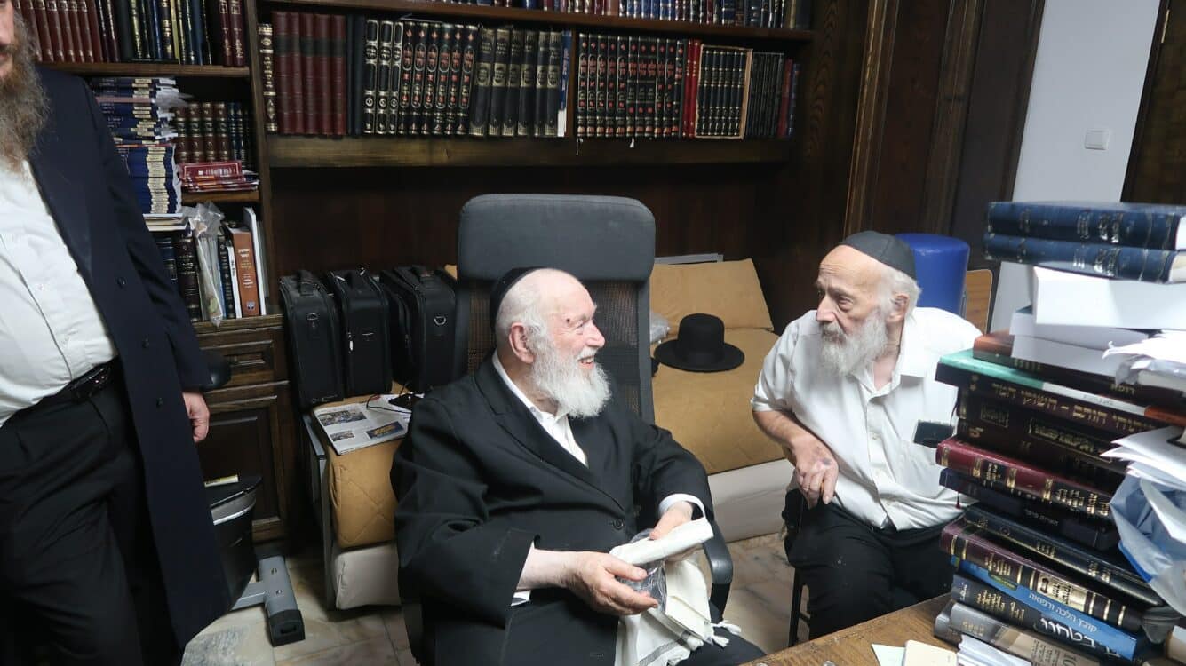 גלריה: עמוד ההוראה ערך כפרות וכיסה את דם השחיטה
