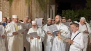 בגדי הלבן ככהן הגדול והבכי המרטיט: יוה"כ אצל הגר"ח פינטו