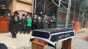 המלמד האהוב רבי רפאל בנימין שישא ז"ל הלך לעולמו; מי ידאג לילדים?