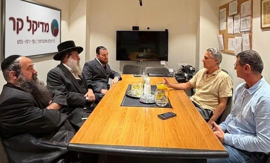 היועץ הרפואי הרב יצחק שטרן ביקר בבית החולים "מדיקל קר"