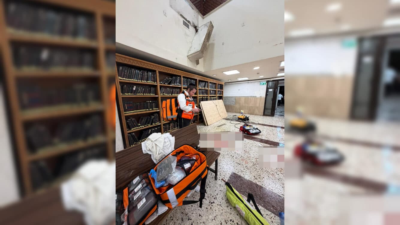 המזגן נעקר ממקומו: בחור ישיבה נפל מגובה 4 מטרים ונפצע קשה