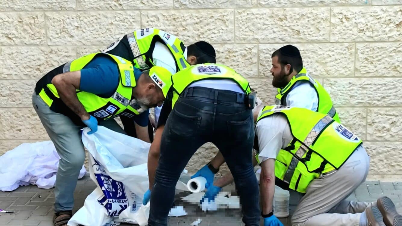 טרגדיה קשה באפרת: בן 84 נפל מגובה במהלך בניית סוכה