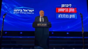 ליברמן במתקפה חריפה נגד איזנקוט - גנץ מתערב ומוסיף אש