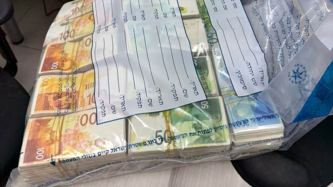 ציר ההמרה לרשות: שני חשודים נעצרו עם מיליוני שקלים במזומן