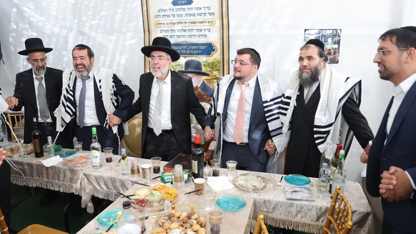 נחנכה סוכת הענק ב"היכל מרן" בבני ברק