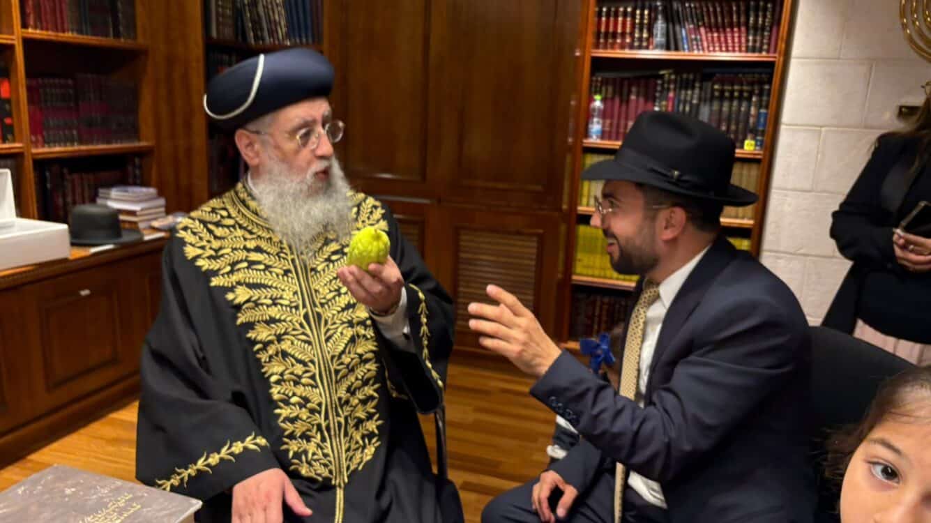 האתרוג המיוחד ממרוקו ששלח רבי ברוך אבוחצירא לראשל"צ