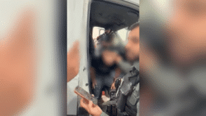 תפסו אותו שיכור - וגילו את המחבוא הנסתר בדופן המשאית
