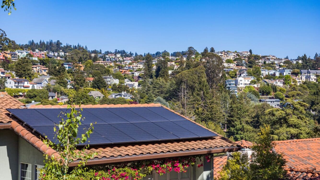 עלות מערכת סולארית 15kW: כמה עולה ומה כולל המחיר?