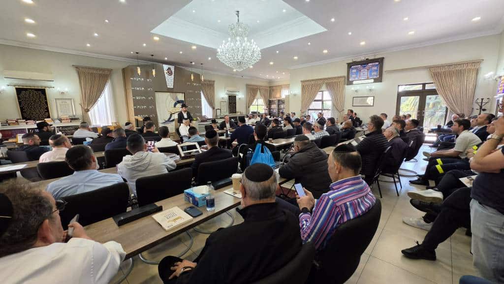 מאות קיבלו את פניו: מסעו ההיסטורי של הגר"י אזרחי ביוהנסבורג