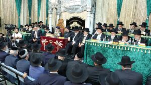 בשיעור ביזדים: המונים הקבילו את פני הראשון לציון הגר"י יוסף