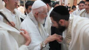  עַל כִּסֵּא רַחֲמִים: יום הכיפורים במחיצת הגה"צ הרב צמח מאזוז