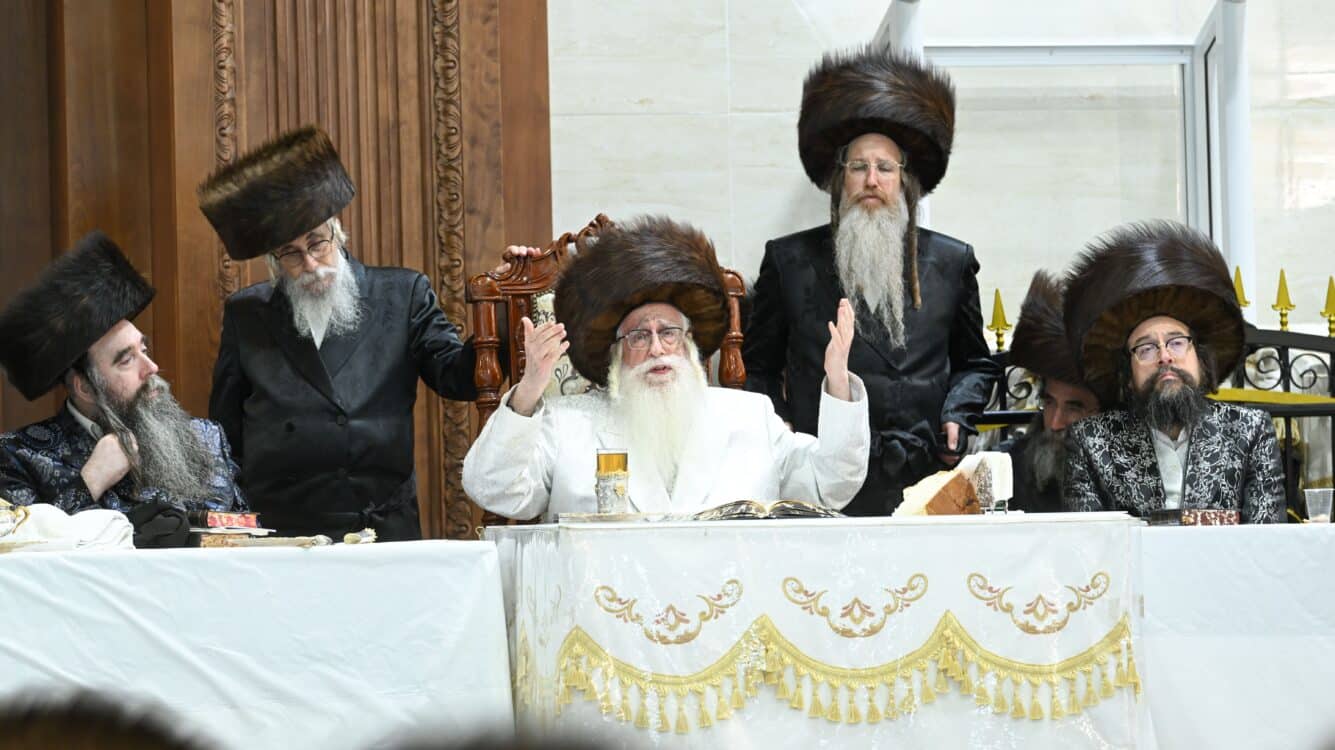 אלפי חסידים בברכת פרידה: מראות ראש השנה בחצר חסידות צאנז