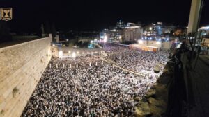 שני מיליון איש פקדו את הכותל; מאה וחמישים אלף אתמול