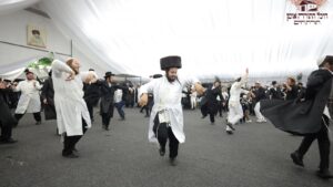 אשרי עין ראתה זאת: אלפים גדשו את היכל התורה באומן