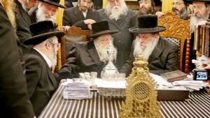 אחרי 5 שנות נתק: האחים האדמו"רים מנדבורנה נפגשו לשלום
