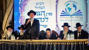 גלריה: מעמד הריתחא דאורייתא בסוכת מרן הגר"ד לנדו