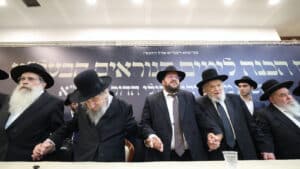 מעמד מרומם בב"ב: גדולי הדור התכנסו להוקיר את מאות האברכים