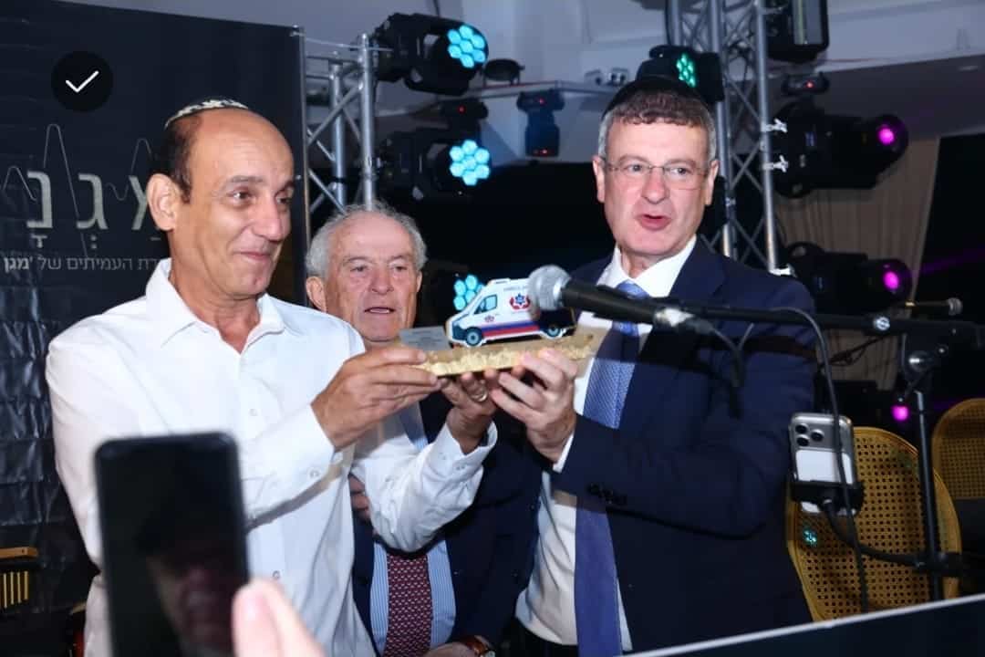ידידי "מגן לחולה" התכנסו לערב שותפות והעצמה: תורם העניק אמבולנס טיפול נמרץ