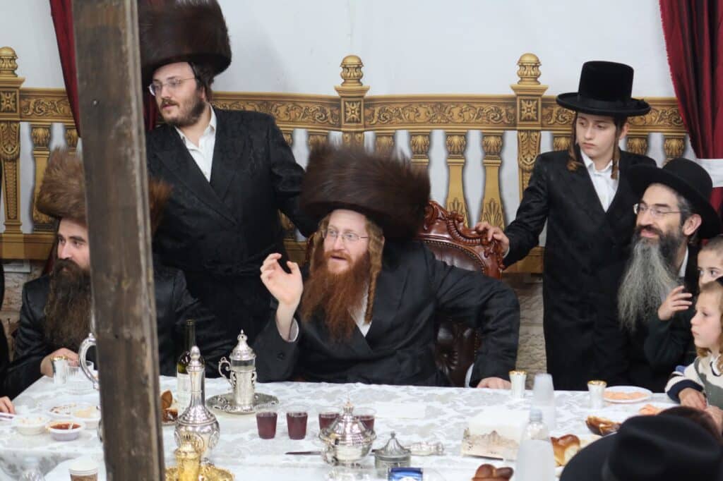 ירח האיתנים בחצר הקודש קאליב ירח האיתנים בחצר הקודש קאליב
