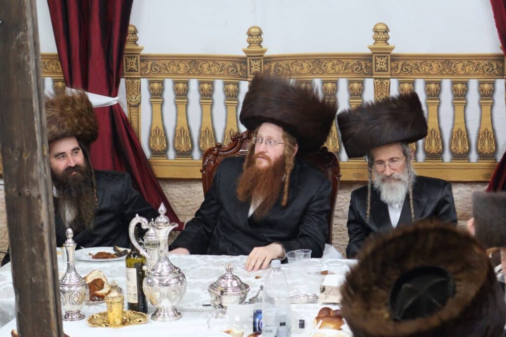ירח האיתנים בחצר הקודש קאליב ירח האיתנים בחצר הקודש קאליב