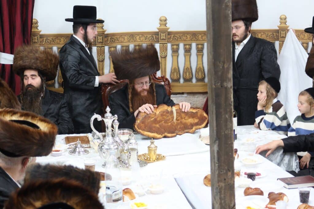 ירח האיתנים בחצר הקודש קאליב ירח האיתנים בחצר הקודש קאליב