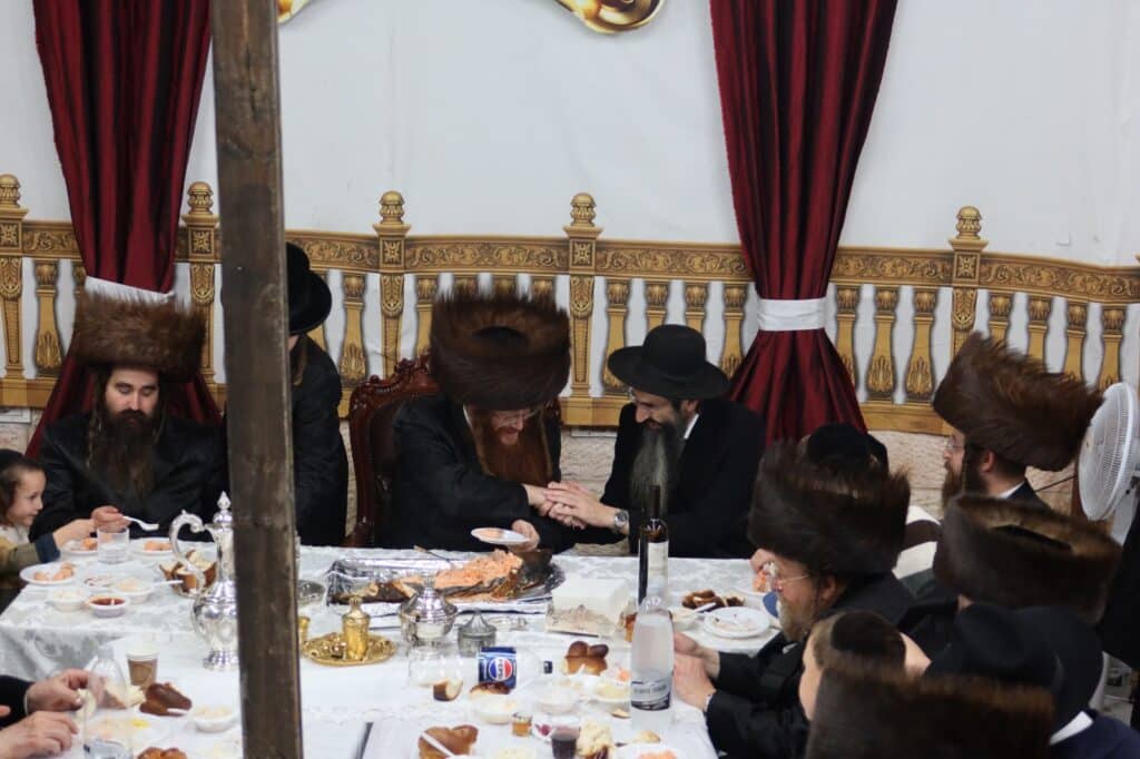 ירח האיתנים בחצר הקודש קאליב ירח האיתנים בחצר הקודש קאליב