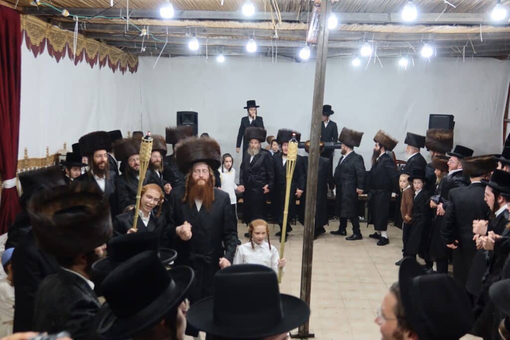 ירח האיתנים בחצר הקודש קאליב ירח האיתנים בחצר הקודש קאליב