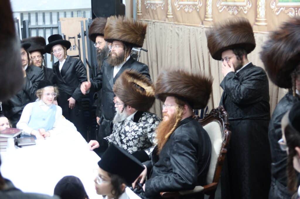 ירח האיתנים בחצר הקודש קאליב ירח האיתנים בחצר הקודש קאליב