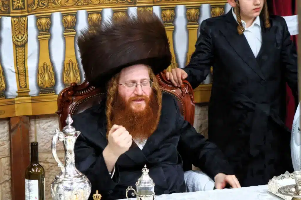 ירח האיתנים בחצר הקודש קאליב ירח האיתנים בחצר הקודש קאליב