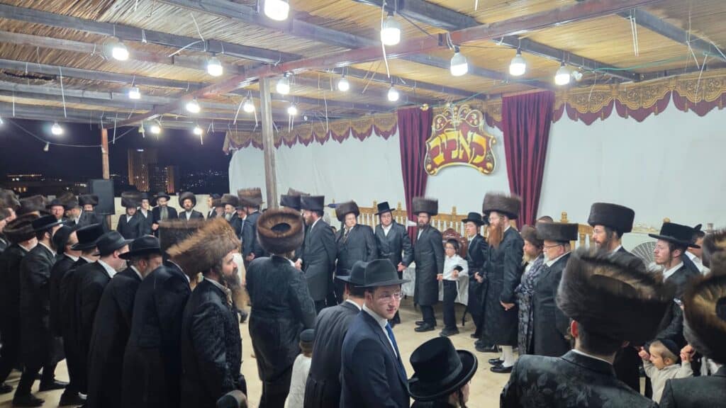 ירח האיתנים בחצר הקודש קאליב ירח האיתנים בחצר הקודש קאליב