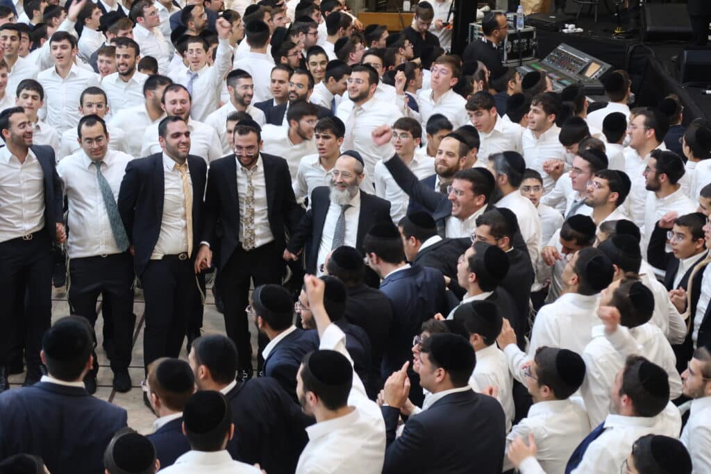נגיל ונשיש בזאת התורה: הקפות שניות בישיבת "בית שמעיה" נגיל ונשיש בזאת התורה: הקפות שניות בישיבת "בית שמעיה"