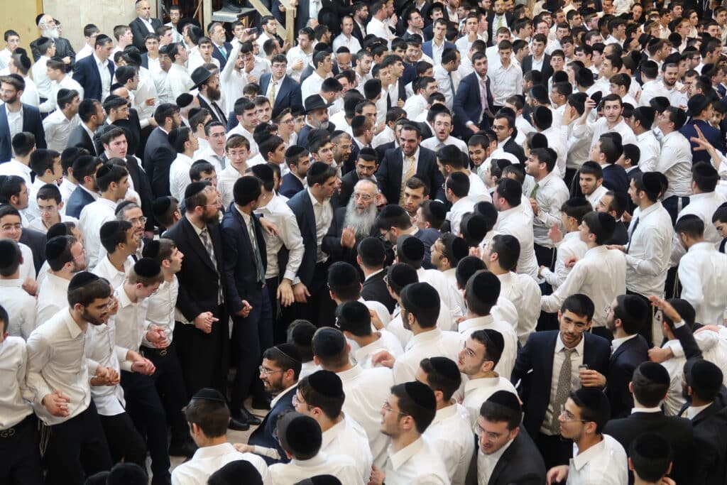 נגיל ונשיש בזאת התורה: הקפות שניות בישיבת "בית שמעיה" נגיל ונשיש בזאת התורה: הקפות שניות בישיבת "בית שמעיה"