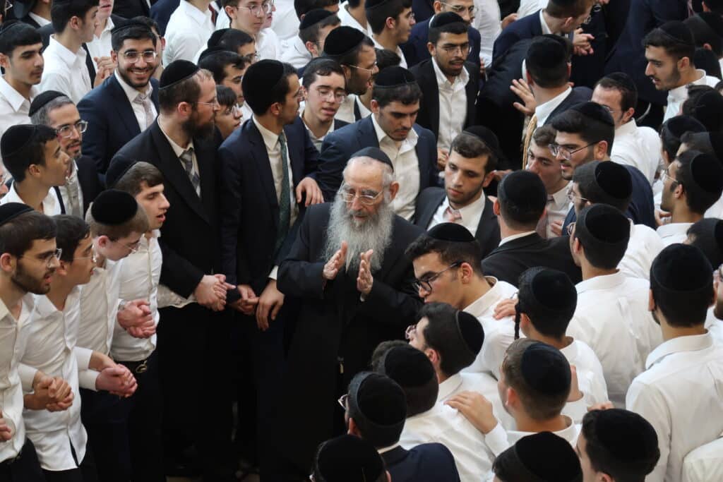 נגיל ונשיש בזאת התורה: הקפות שניות בישיבת "בית שמעיה" נגיל ונשיש בזאת התורה: הקפות שניות בישיבת "בית שמעיה"