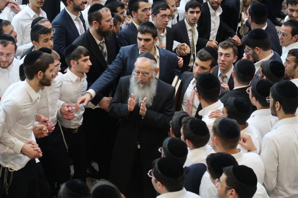 נגיל ונשיש בזאת התורה: הקפות שניות בישיבת "בית שמעיה" נגיל ונשיש בזאת התורה: הקפות שניות בישיבת "בית שמעיה"