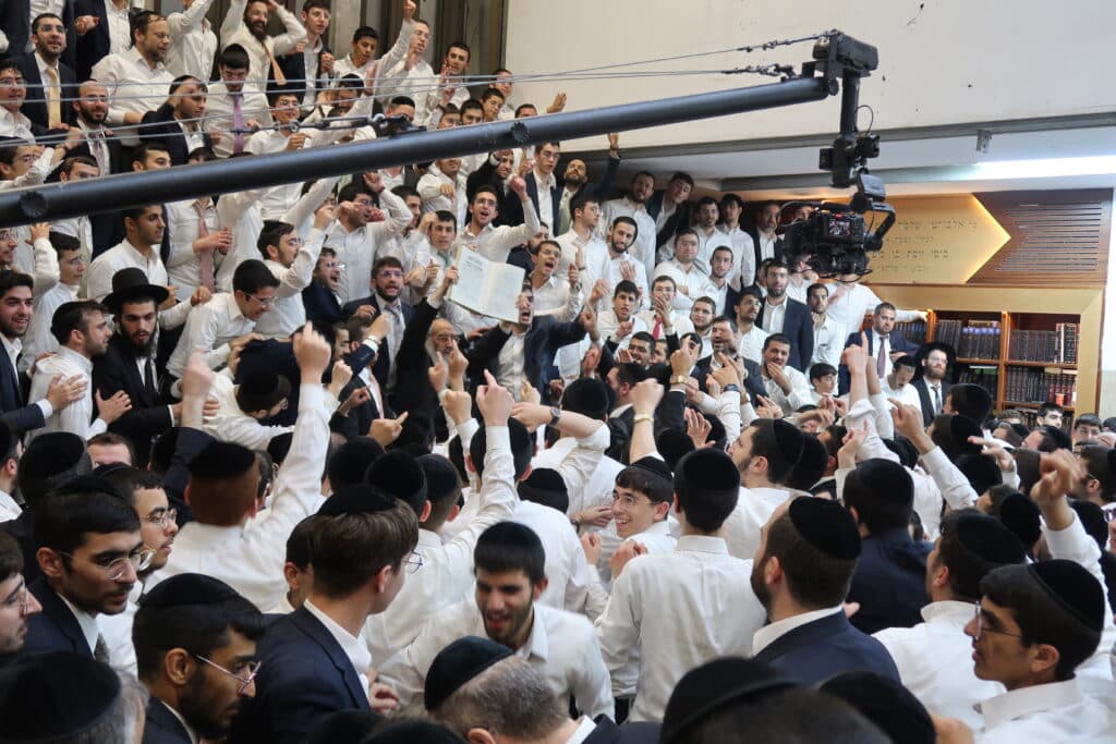 נגיל ונשיש בזאת התורה: הקפות שניות בישיבת "בית שמעיה" נגיל ונשיש בזאת התורה: הקפות שניות בישיבת "בית שמעיה"