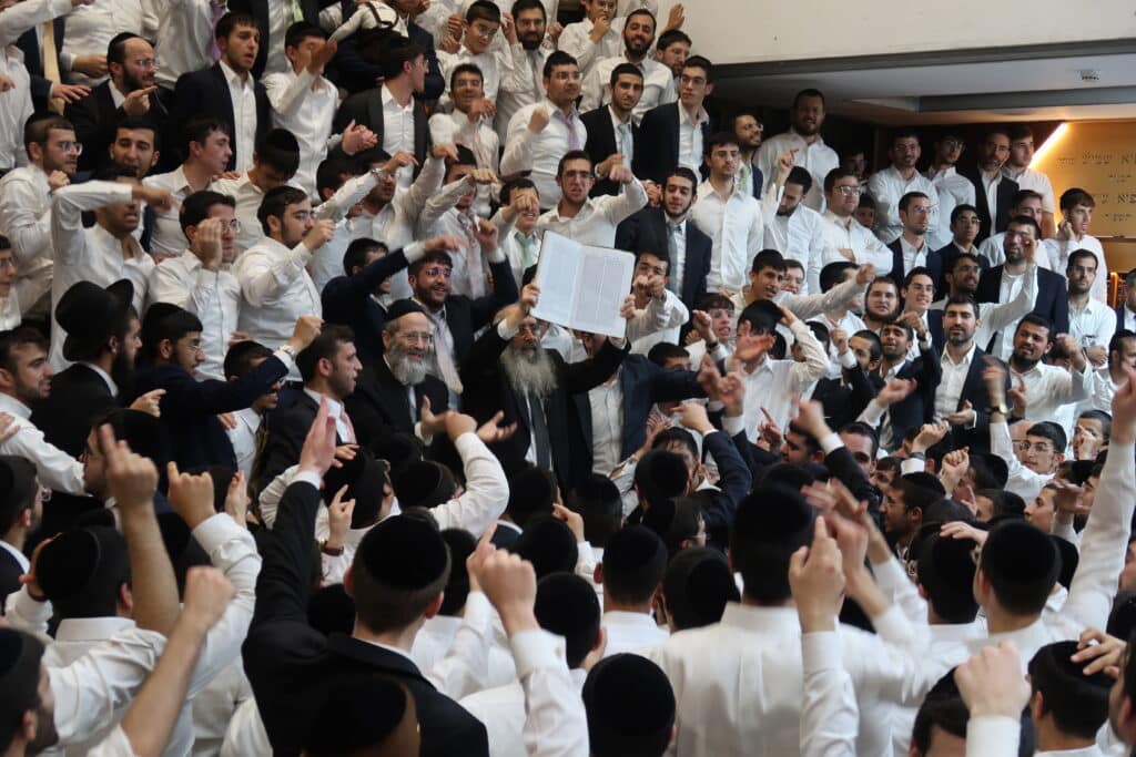 נגיל ונשיש בזאת התורה: הקפות שניות בישיבת "בית שמעיה" נגיל ונשיש בזאת התורה: הקפות שניות בישיבת "בית שמעיה"