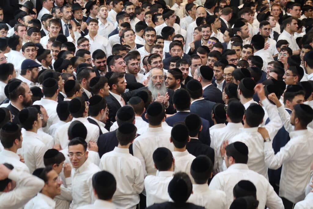 נגיל ונשיש בזאת התורה: הקפות שניות בישיבת "בית שמעיה" נגיל ונשיש בזאת התורה: הקפות שניות בישיבת "בית שמעיה"