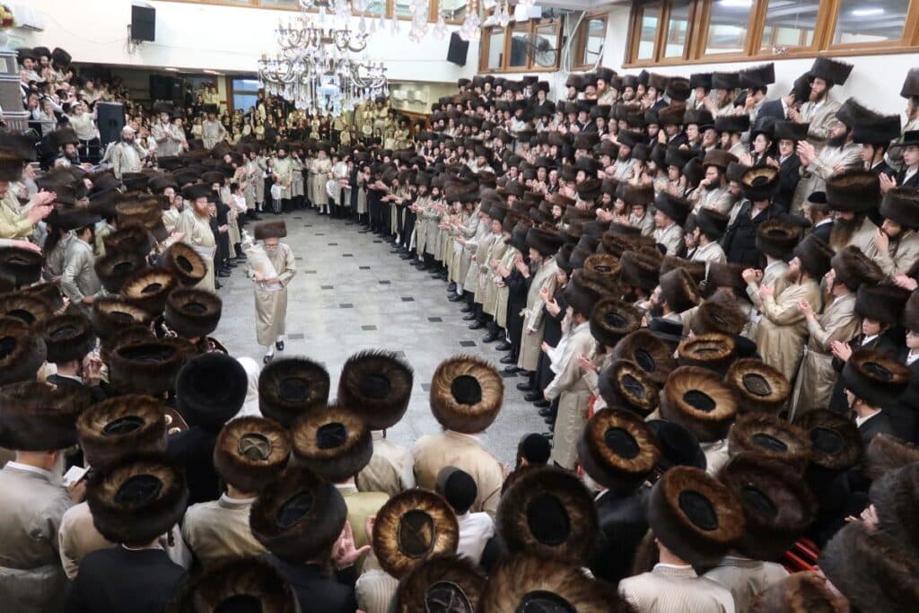 גלריה: חג הסוכות בחצר הקודש קהל חסידי ירושלים גלריה: חג הסוכות בחצר הקודש קהל חסידי ירושלים