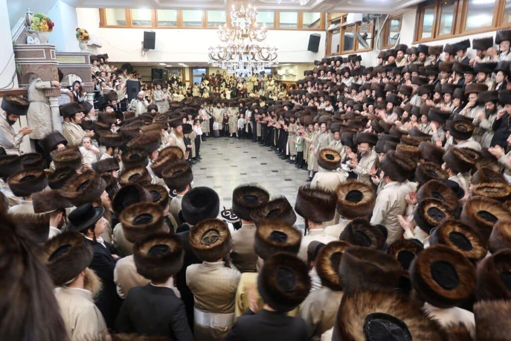 גלריה: חג הסוכות בחצר הקודש קהל חסידי ירושלים גלריה: חג הסוכות בחצר הקודש קהל חסידי ירושלים