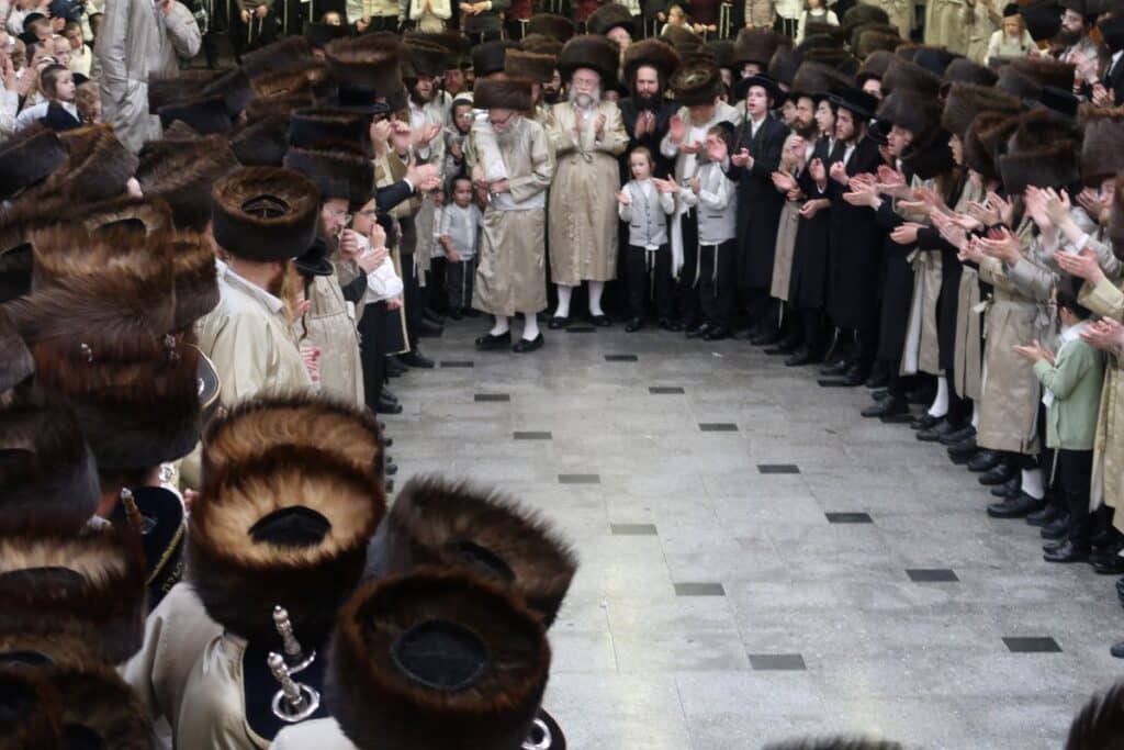 גלריה: חג הסוכות בחצר הקודש קהל חסידי ירושלים גלריה: חג הסוכות בחצר הקודש קהל חסידי ירושלים