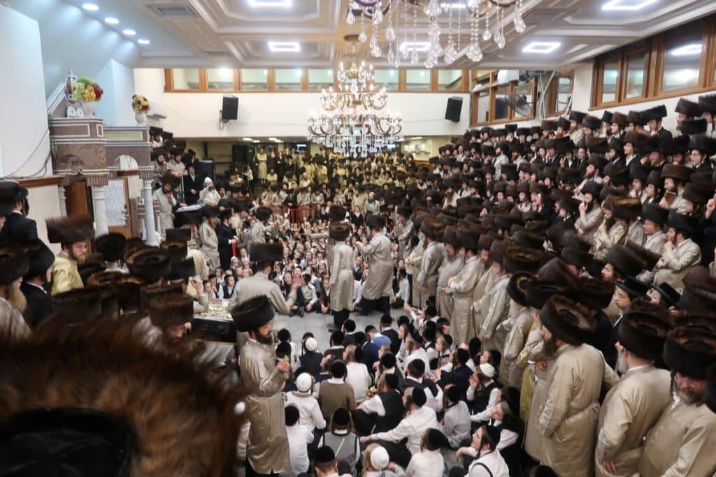 גלריה: חג הסוכות בחצר הקודש קהל חסידי ירושלים גלריה: חג הסוכות בחצר הקודש קהל חסידי ירושלים