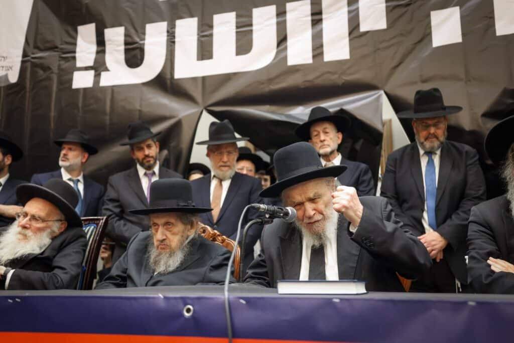 מרן הגר"ד לנדו: "מפלגות מסיתות ומפתות בתואנות שקר" מרן הגר"ד לנדו: "מפלגות מסיתות ומפתות בתואנות שקר"