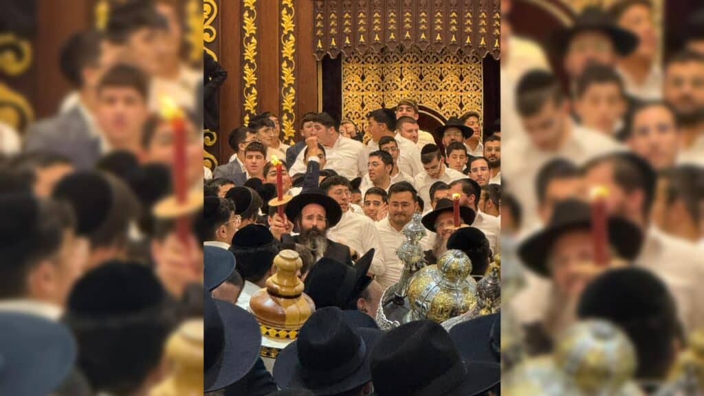 עד אור הבוקר: אלפים רקדו בהקפות השניות בישיבת רכסים עד אור הבוקר: אלפים רקדו בהקפות השניות בישיבת רכסים