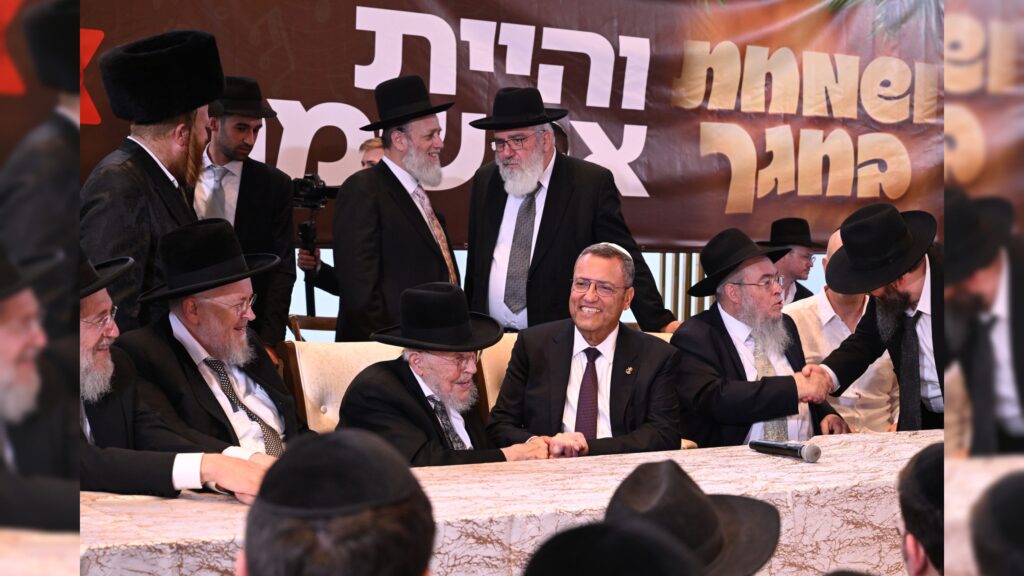 גדולי ישראל הגיעו להוקיר ולשמח בשמחת בית-השואבה של עזר-מציון גדולי ישראל הגיעו להוקיר ולשמח בשמחת בית-השואבה של עזר-מציון