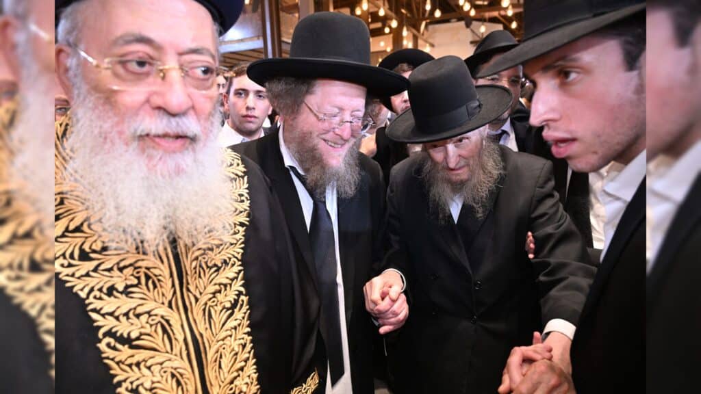 גדולי ישראל הגיעו להוקיר ולשמח בשמחת בית-השואבה של עזר-מציון גדולי ישראל הגיעו להוקיר ולשמח בשמחת בית-השואבה של עזר-מציון