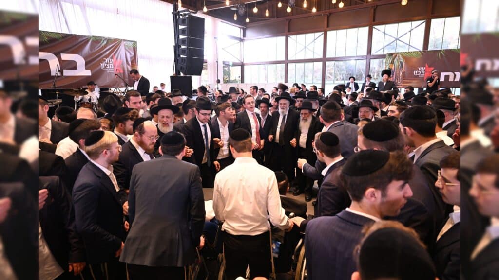 גדולי ישראל הגיעו להוקיר ולשמח בשמחת בית-השואבה של עזר-מציון גדולי ישראל הגיעו להוקיר ולשמח בשמחת בית-השואבה של עזר-מציון