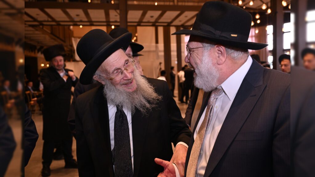 גדולי ישראל הגיעו להוקיר ולשמח בשמחת בית-השואבה של עזר-מציון גדולי ישראל הגיעו להוקיר ולשמח בשמחת בית-השואבה של עזר-מציון