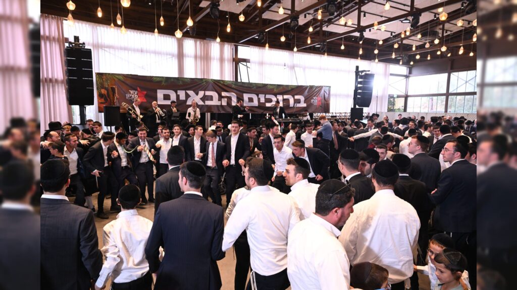 גדולי ישראל הגיעו להוקיר ולשמח בשמחת בית-השואבה של עזר-מציון גדולי ישראל הגיעו להוקיר ולשמח בשמחת בית-השואבה של עזר-מציון