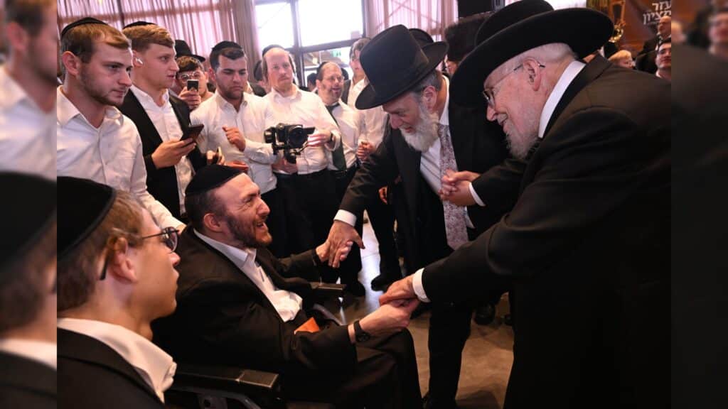 גדולי ישראל הגיעו להוקיר ולשמח בשמחת בית-השואבה של עזר-מציון גדולי ישראל הגיעו להוקיר ולשמח בשמחת בית-השואבה של עזר-מציון